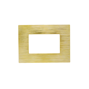 Placca 3 Posti Oro Matix Slim in Tecnopolimero. Design Elegante e Resistente per Ambienti Moderni e Classici. Compatibile Matix.